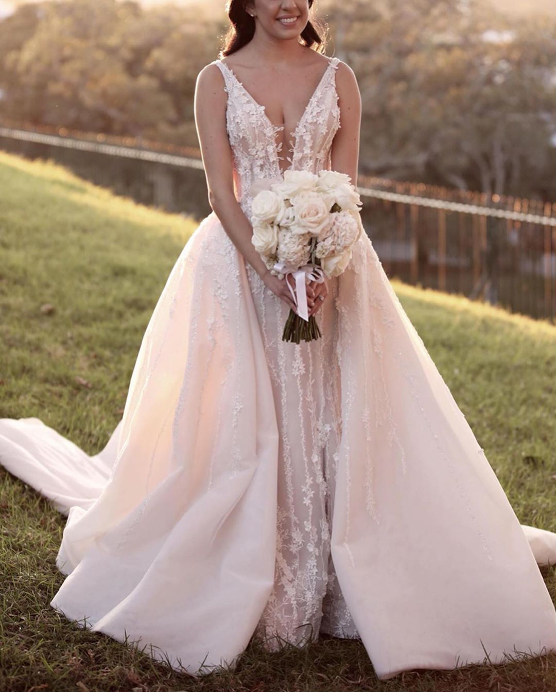 Amazing Mermaid Eaded Lace Wedding Dree Sheer Deep V Neck Appliqued Ackle Ridal Gown With Detachable Train Robe