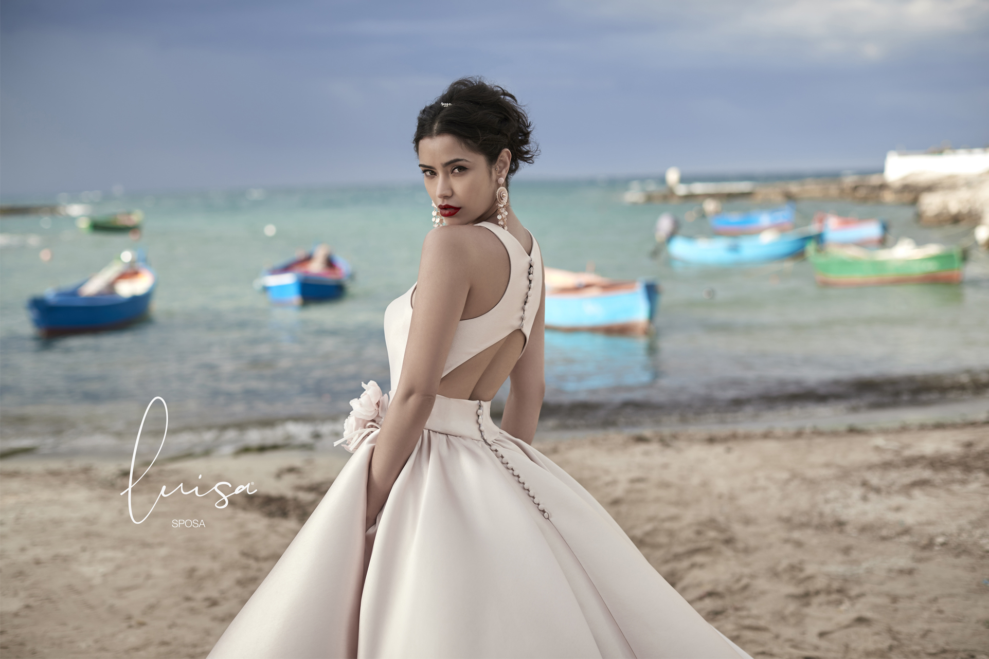 Satin Ball Gown Wedding Dresses Puffy Scoop Neck Handmade Flower Belt Bridal Gowns Sweep Train Open Back Wedding Dress