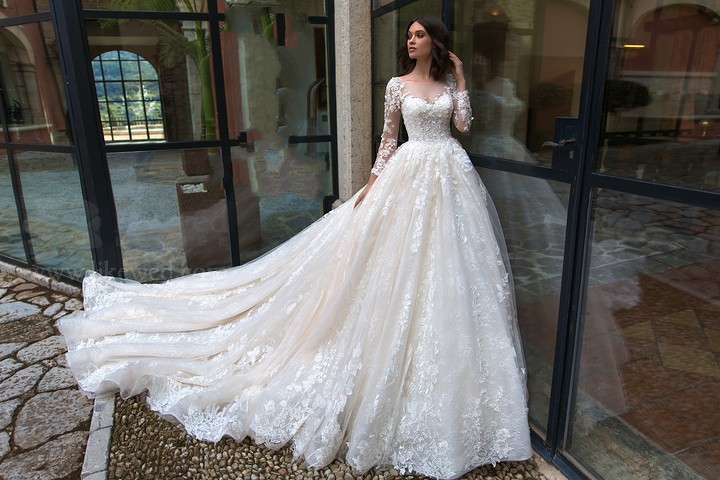Appliques Embroidery With Scalloped Neck A-Line Dress Full Long Sleeve Corset And Button Vintage Wedding Gown