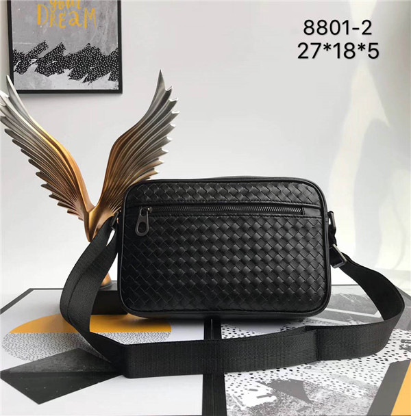 Global free shipping 8801-2 classic luxury matching leather men Shoulder Bags best quality handbag size 27cm 18cm 5cm, Black
Global free shipping 8801-2 classic luxury matching leather men Shoulder Bags best quality handbag size 27cm 18cm 5cm, Black