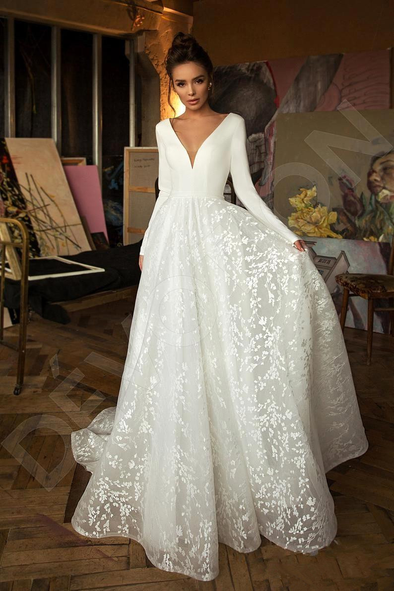 Fabulous Lace Backless Wedding Dresses Deep V Neck A Line Long Sleeves Bridal Gowns Sweep Train robe de mariée