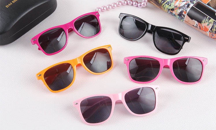 MOQ 20pcs Wholesale classic plastic sunglasses retro vintage square sun glasses for women men adults kids children multi colors Z260305