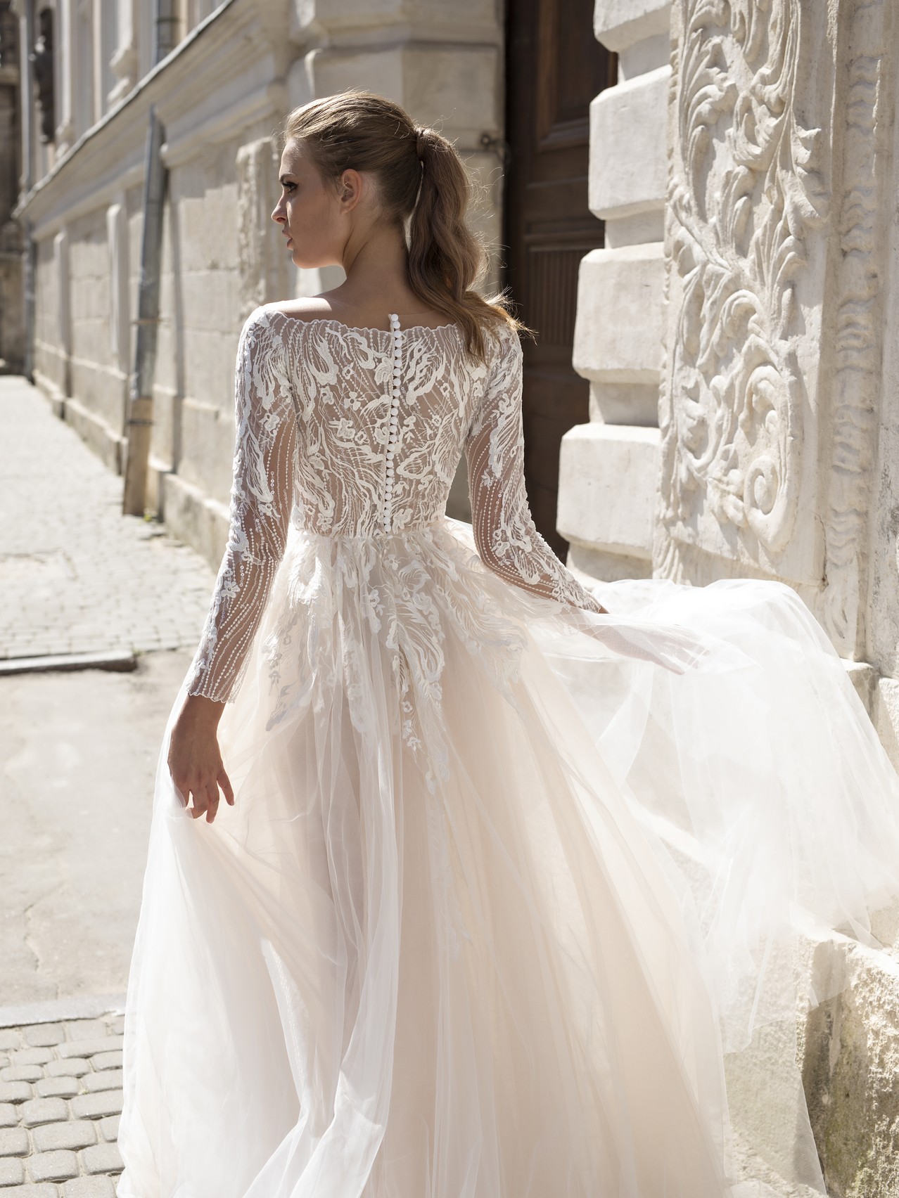 2019 Cheap Beach Wedding Dresses Riki Dalal Bateau Neck Bohemian Lace Tulle Applique Wedding Dress Long Sleeves Bridal Gowns Boho A Line