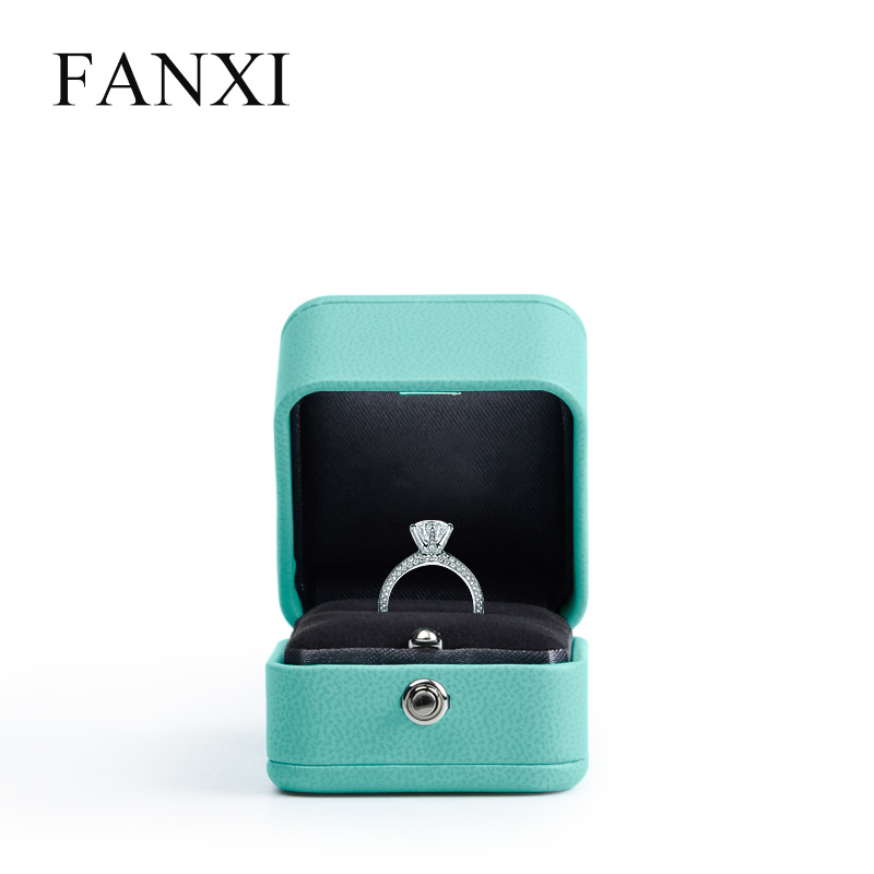 New Romantic Blue Leather Jewelry Gift Box Ring Box Necklace Box Ring Packaging Storage Ring Organizer For Wedding Propose SH190723
New Romantic Blue Leather Jewelry Gift Box Ring Box Necklace Box Ring Packaging Storage Ring Organizer For Wedding Propose SH190723
