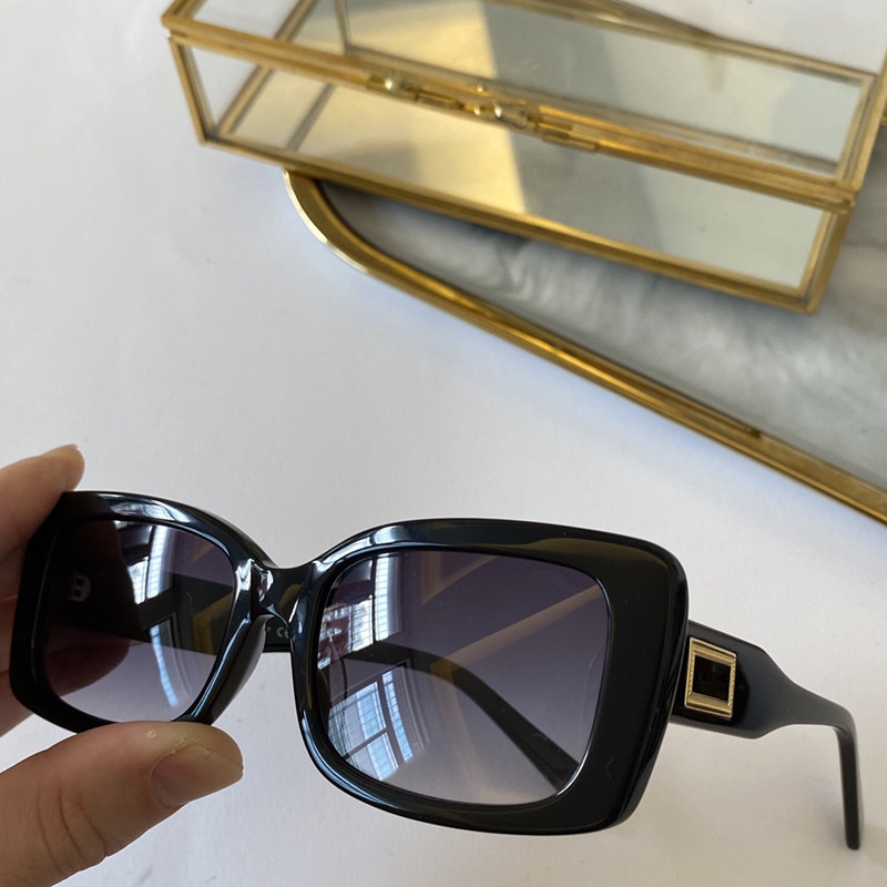 4377 Luxury Designer Sunglasses For Women Fashion full frame UV400 UV protection Lens Steampunk Summer Square Style Come With Package
4377 Luxury Designer Sunglasses For Women Fashion full frame UV400 UV protection Lens Steampunk Summer Square Style Come With Package