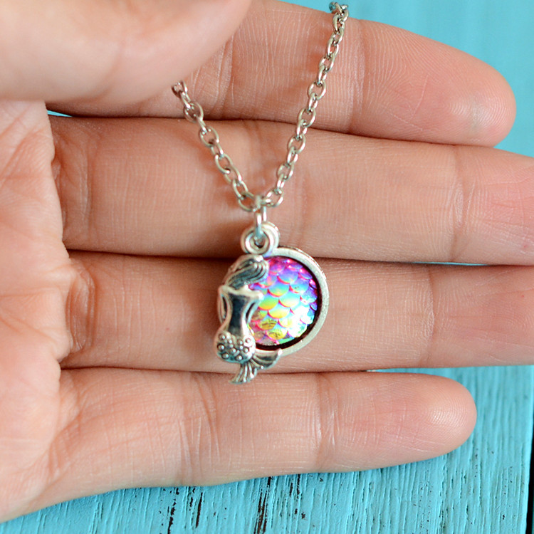 Mermaid Pendant Necklace Silver Chain Vintage Fish Scale Resin Choker Jewelry for Women Girls 2024 Gift Z250910