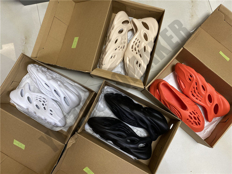 2020 QIAO Kanye West Foam Runner OG Roman beach shoes 380 Men Sneakers Kanyewest Sports Shoes Men Running Shoes Man Light Trainers 36-44, Black
2020 QIAO Kanye West Foam Runner OG Roman beach shoes 380 Men Sneakers Kanyewest Sports Shoes Men Running Shoes Man Light Trainers 36-44, Black