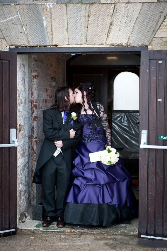 Vintage Victorian Gothic Ball Gown Wedding Dresses Sheer Long Sleeves Sexy Blue and Black Ruched Retro Corset Lace Bridal Gowns Plus Size