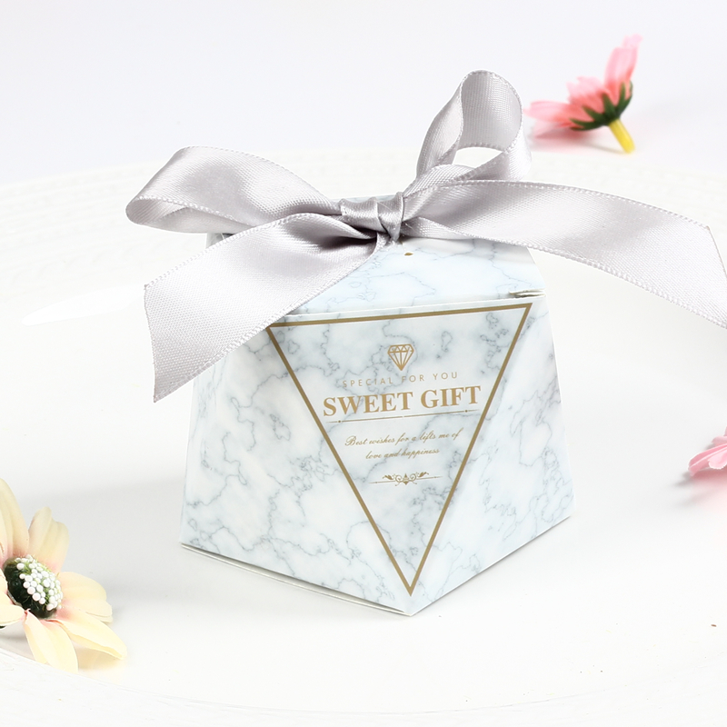 Free Shipping 200pcs/lot Polygonal diamond Favor box Candy Packing with ribbon
Free Shipping 200pcs/lot Polygonal diamond Favor box Candy Packing with ribbon