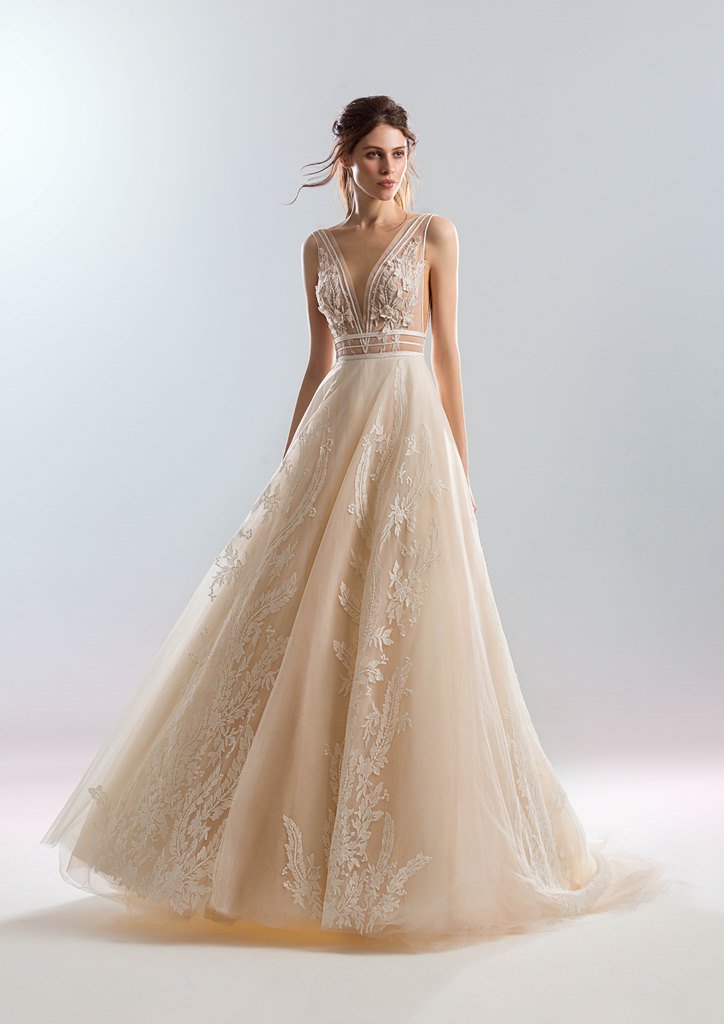 2019 Champagne Wedding Dresses Deep V Neck Lace Appliqued Illusion Sweep Train Beach Wedding Dress Sexy Back Simple Boho Bridal Gowns