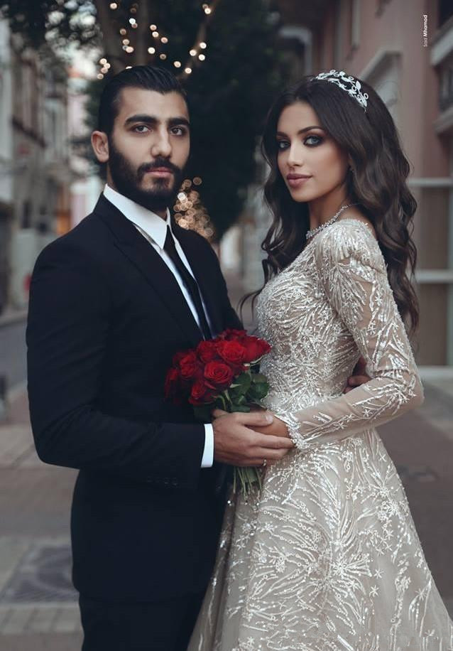 Long Sleeve Champagne Princess Wedding Dresses Arabic V-neck Puffy Skirt Lace Detail Full Back Church Garden Bridal Wedding Gown