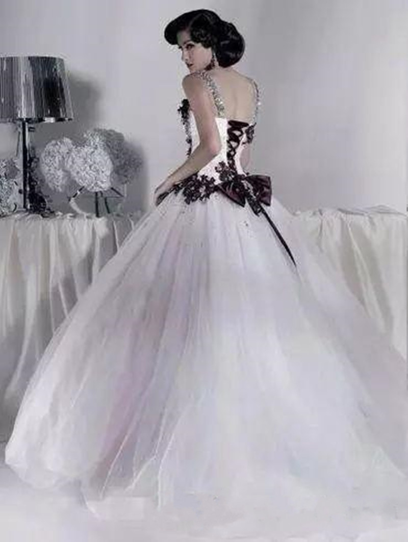 2020 White and Black Tulle Wedding Dresses Beaded Spaghetti Strap Gothic Ball Gown Corset Halloween Bridal Party Gowns Vestidos Long Vintage