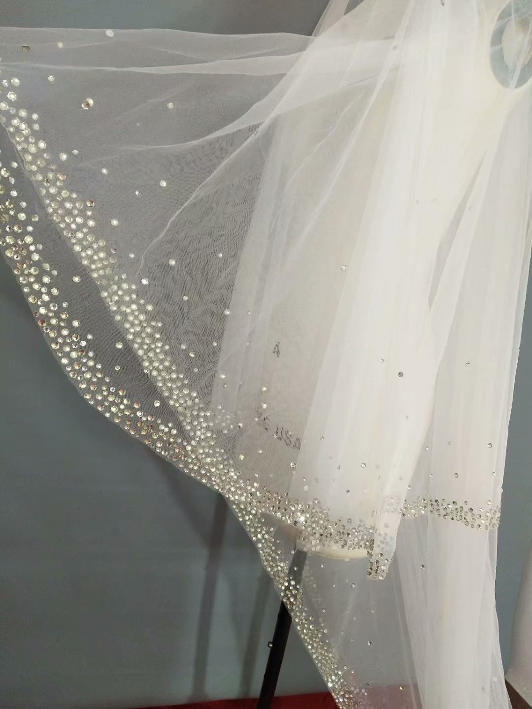 100% Real Image Wedding Bridal Veils Two Layers Bling Bling Tulle Beaded Long Veil With Comb
