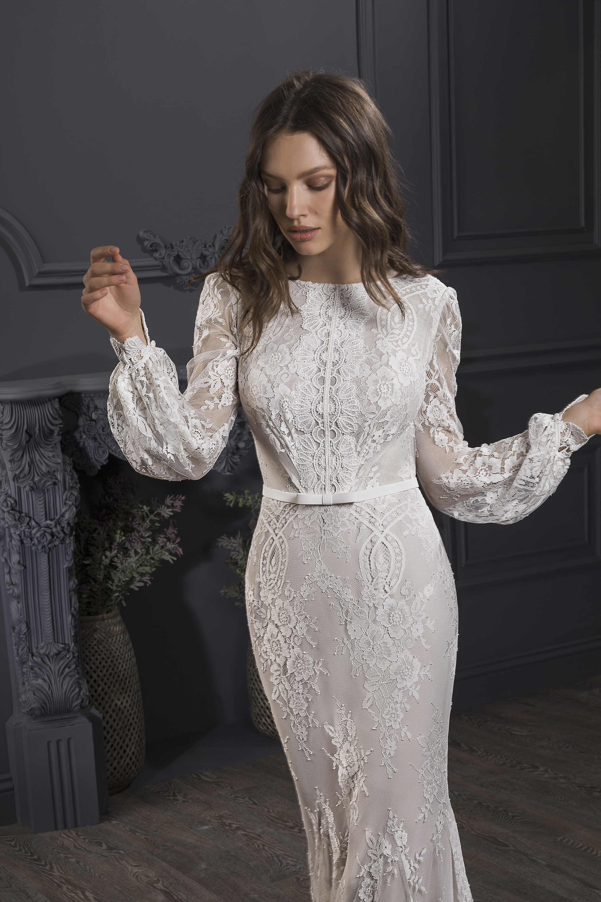 Lihi Hod Mermaid Dresses Jewel Neck Sweep Train Backless Beach Boho Wedding Dress Custom Made Lace Bridal Gowns Long Sleeves