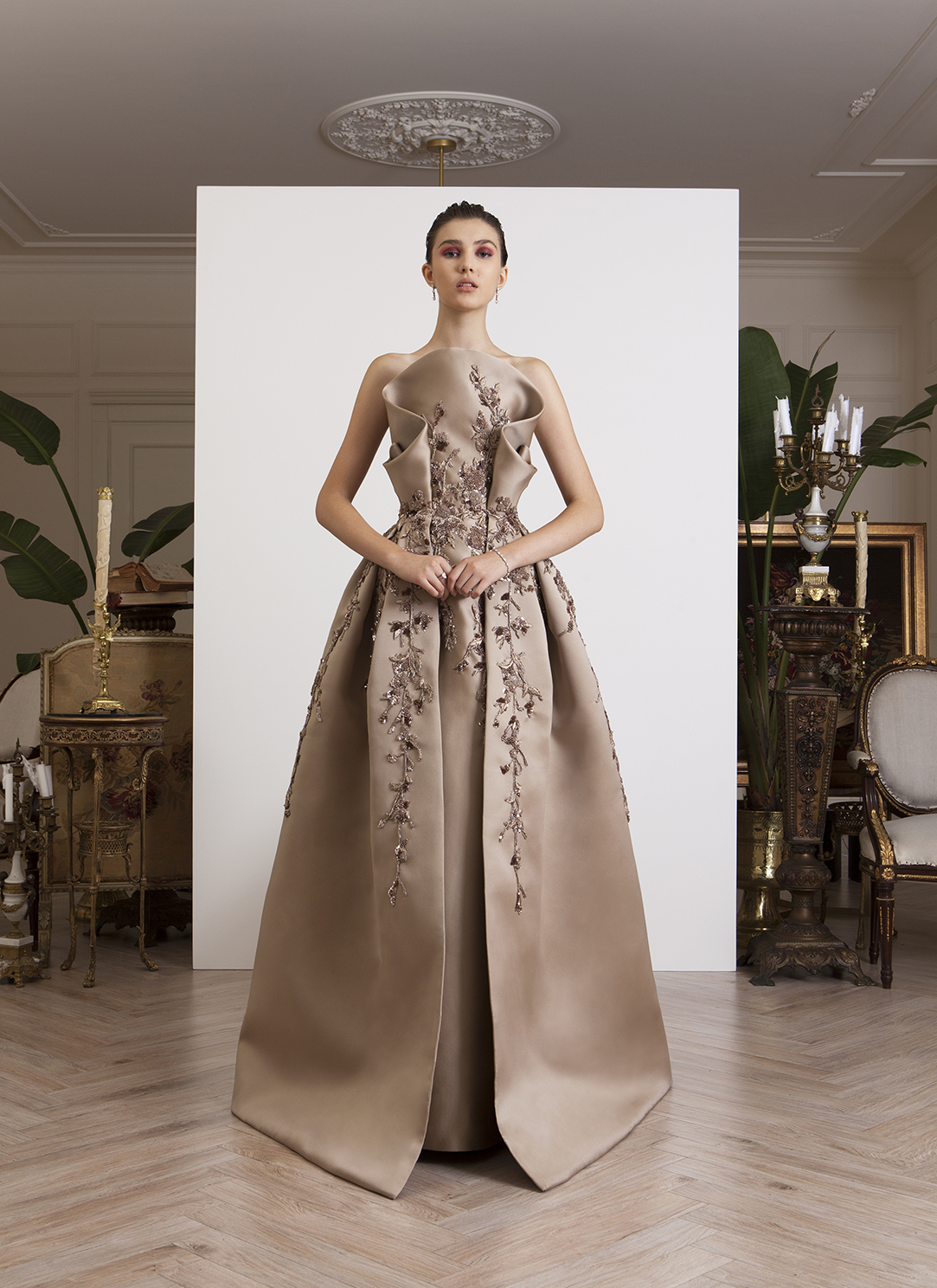 AZZI&OSTA Prom Dresses 2019 Appliqued Satin Formal Evening Gowns Floor Length Beaded Party Special Occasion Dress Cheap