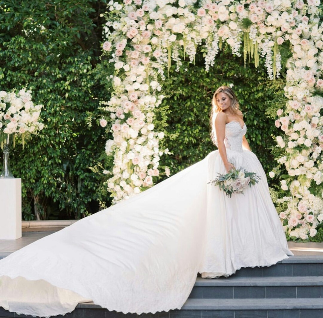 a line wedding dresses sexy sweetheart neck lace bridal gowns appliques long train beach wedding dress