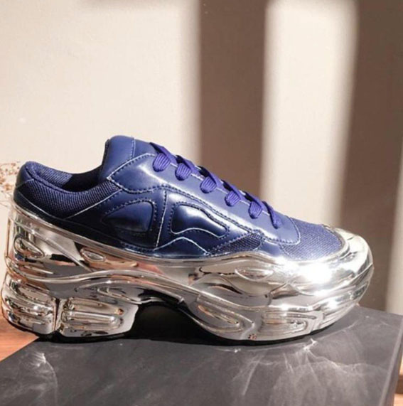 2020 New men Sneaekers Raf Simons Sneaker EE7947 Ozweego Shoes in Silver Metallic dip effect Sole Sport Trainer Multicolor men's shoe 36-44, Blue
2020 New men Sneaekers Raf Simons Sneaker EE7947 Ozweego Shoes in Silver Metallic dip effect Sole Sport Trainer Multicolor men's shoe 36-44, Blue