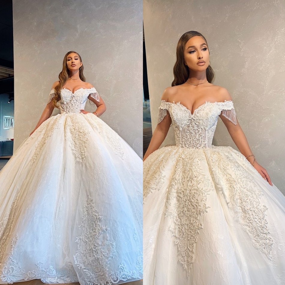 2020 Arabic Lace Ball Gown Wedding Dresses Off The Shoulder Appliqued Tassel Bridal Gowns Custom Made Plus Size Robes De Mariée, Light sky blue
2020 Arabic Lace Ball Gown Wedding Dresses Off The Shoulder Appliqued Tassel Bridal Gowns Custom Made Plus Size Robes De Mariée, Light sky blue