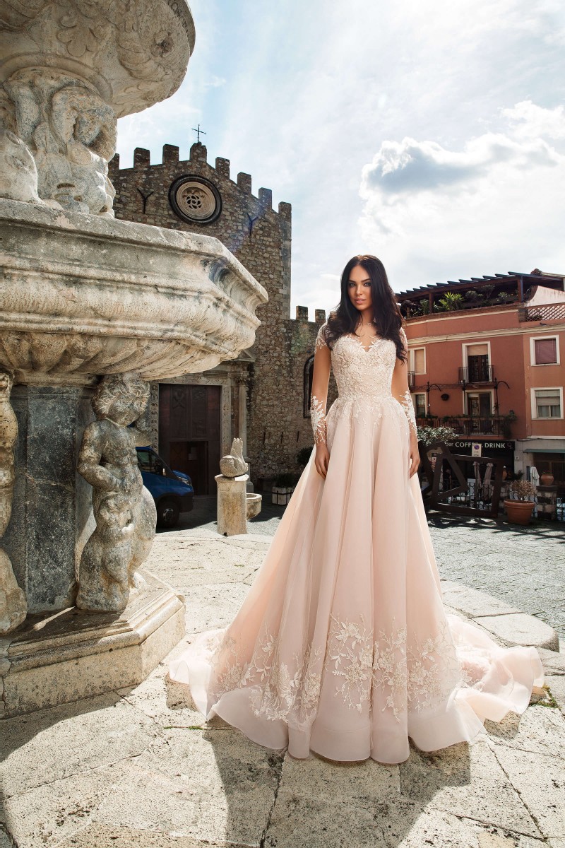 Bohemian 2019 Blush A Line Wedding Dresses Long Sleeve Jewel Neck Lace Applique Boho Bridal Gowns Sweep Train Wedding Dress With Pockets