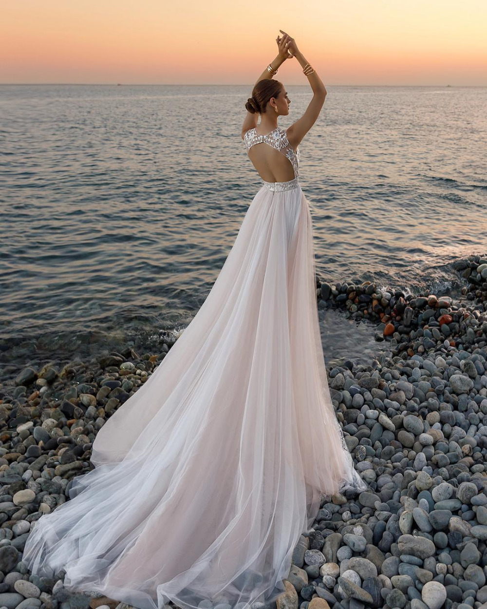 Beaded Fashion Lace Beach Wedding Dresses Deep V Neck Backless Overskirt Bridal Gowns Tulle Sweep Train A E Appliqued Robe De Mari E