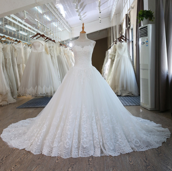Modern Arabic Ball Gown Wedding Dresses V-neck Sleeveless Lace Appliques Long Chapel Train Plus Size Bridal Gowns Wedding Dress 2020