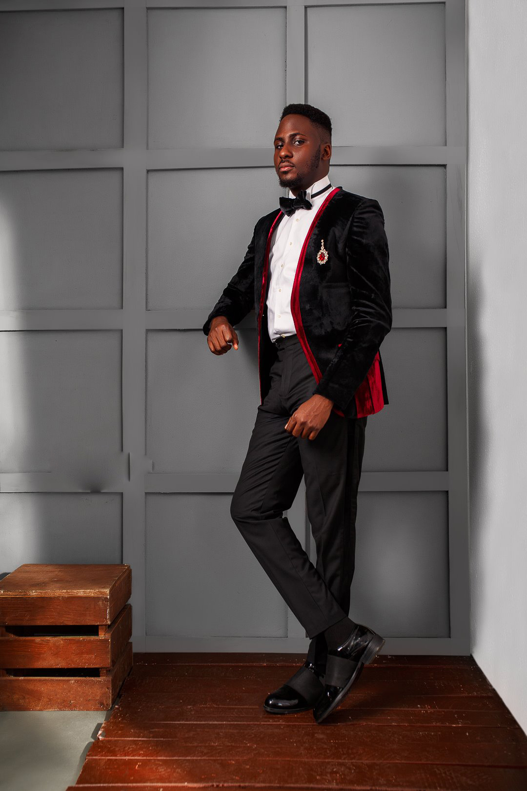 Mens Designer Wedding Tuxedos Black And Red Slim Fit Groom Wear Jacket 2 Piece Men Prom Tuxedos Suits