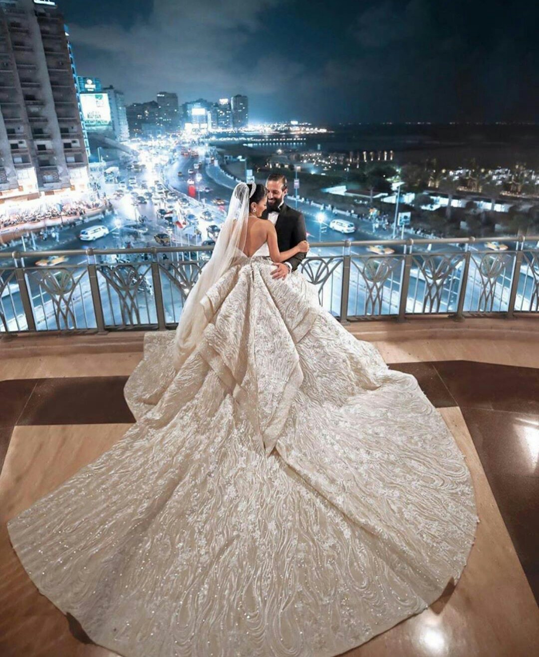 ball gown wedding dress sequins 3d floral appliques sweetheart neck lace bridal gowns backless ruffles sweep train robes de soire