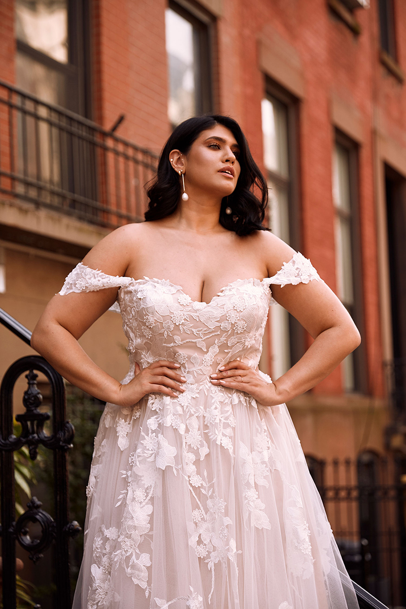 Plus Stunning Size Lace Wedding Dresses Off The Shoulder Appliqued Bridal Gowns A E Sweep Train Tulle Robe De Mari E