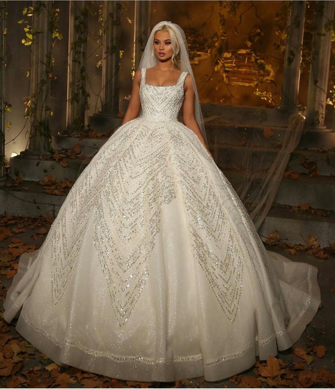 2020 Luxury Church Wedding Dresses Square Neck Lace Bling Sequins Glitter Country Bridal Gowns Sweep Train Luxury Wedding Dress Plus Size