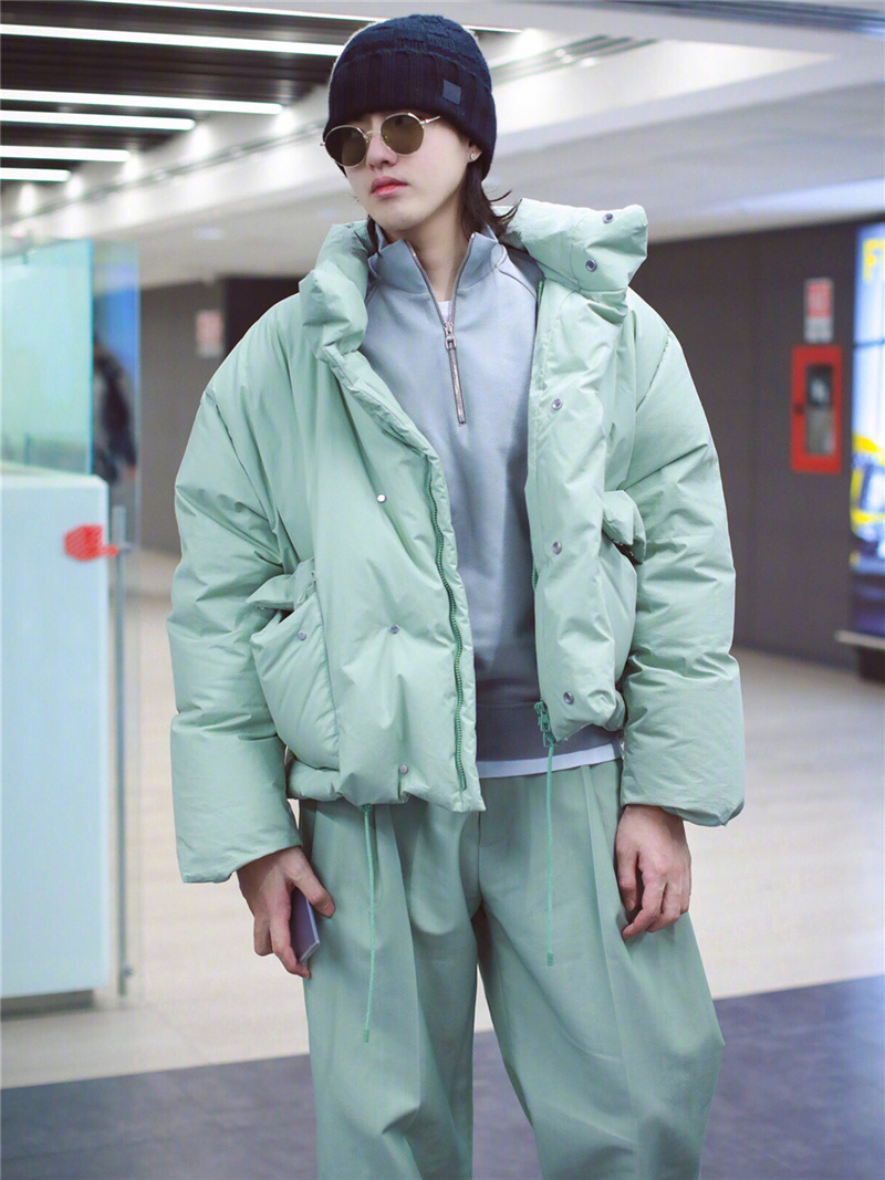 top quality high street men male oversize down jacket White Duck luxury Down Coat fashionable runway Overcoat, Beige
top quality high street men male oversize down jacket White Duck luxury Down Coat fashionable runway Overcoat, Beige