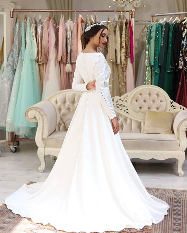 2020 Arabic Dubai White Prom Dresses V Neck Appliques Beaded Long Sleeve Evening Dress A Line Sweep Train Special Occasion Gowns