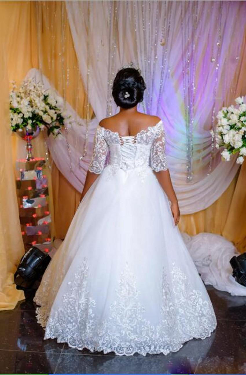 2020 A Line Wedding Gowns Bateau Short Sleeve Lace Up Plus Size Wedding Dresses Floor Length Tulle Lace Applique Bridal Gowns