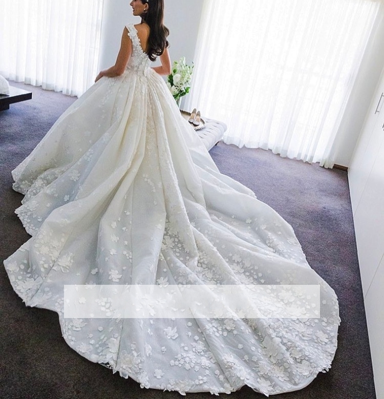 Princess Ball Gown Wedding Dresses Vintage Arabic Sweetheart 3D Floral Backless Beaded Straps Ruched Chapel Train Bridal Wedding Gowns
