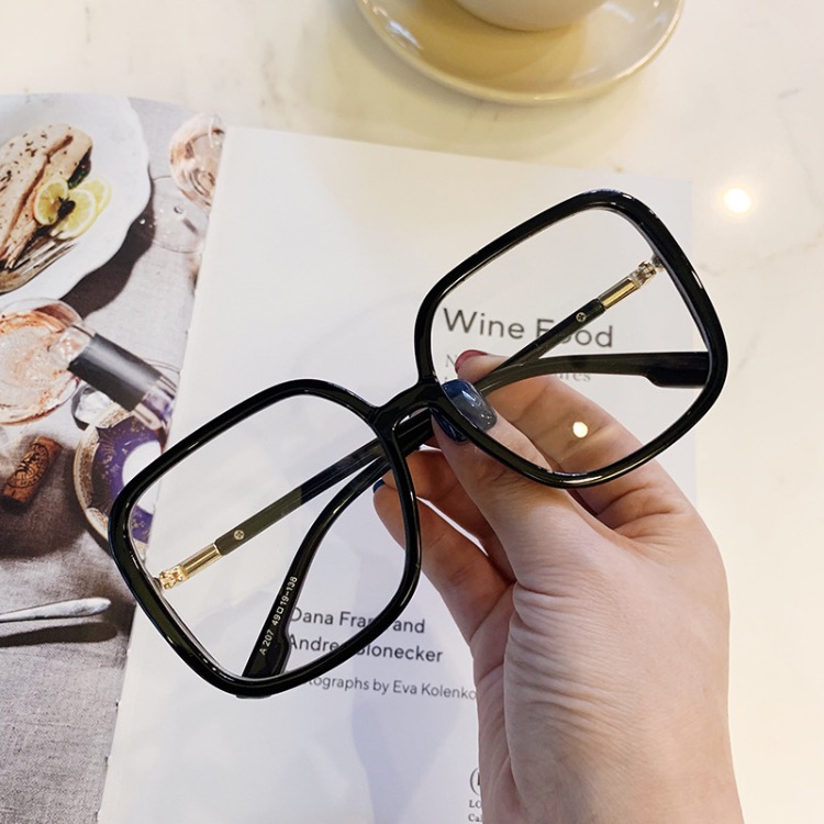 Sunglasses Frame Retro Large Square Transparent Flat Mirror Trend Personality 4 Colors
Sunglasses Frame Retro Large Square Transparent Flat Mirror Trend Personality 4 Colors