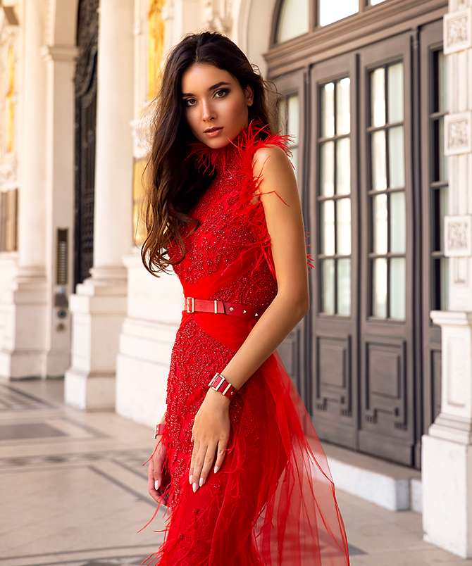 Oksana Mukha 2019 Evening Dresses High Neck Sleeveless Lace Beads Feather Runway A Line Prom Dress with Detachable Train Formal Party Gowns