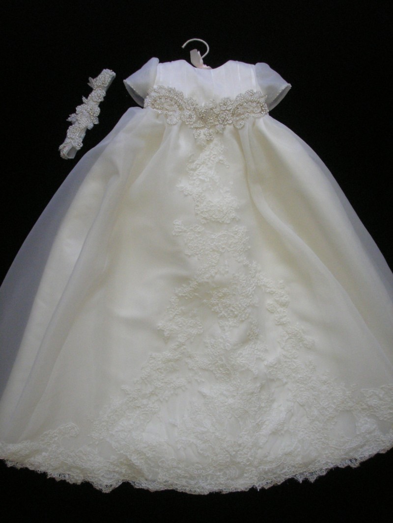 Chic Long Christening Gowns For Baby Girls Jewel Neck Lace Appliqued Beads Baptism Dresses Flower Girls Dress For Weddings With Bonnet