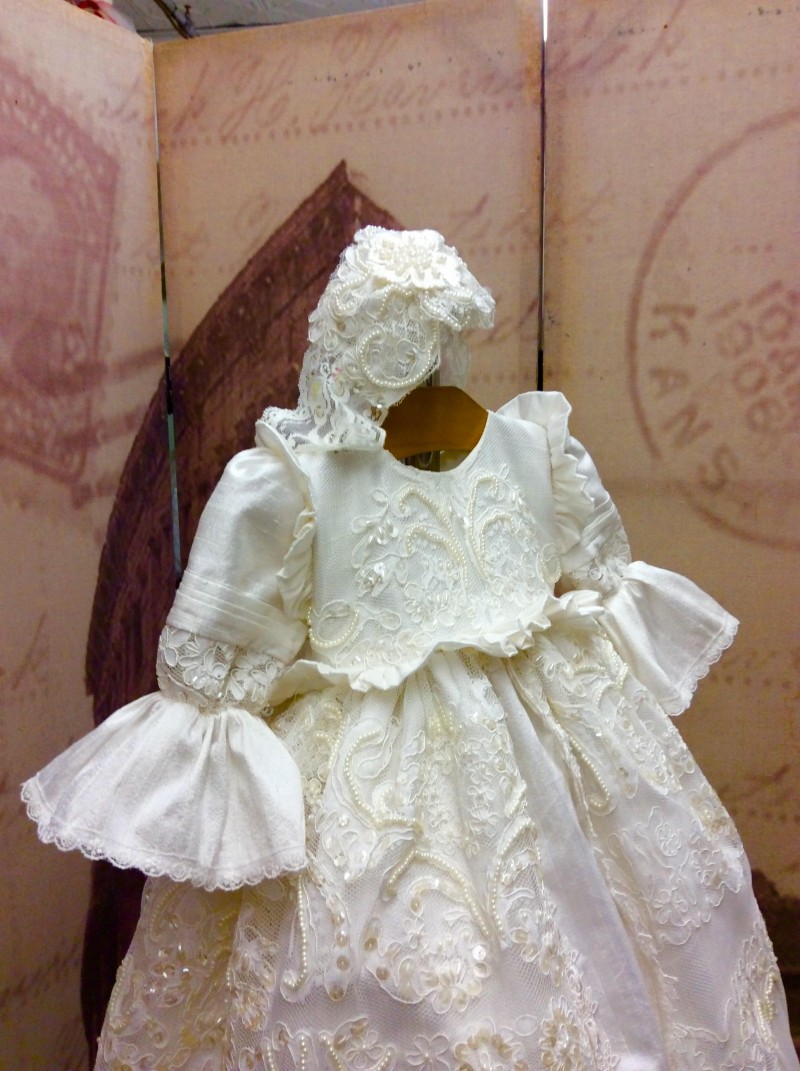 2020 First Communication Dress Long Sleeves Christening Gowns For Baby Girls Lace Appliqued Pearls Baptism Dresses with Bonnet