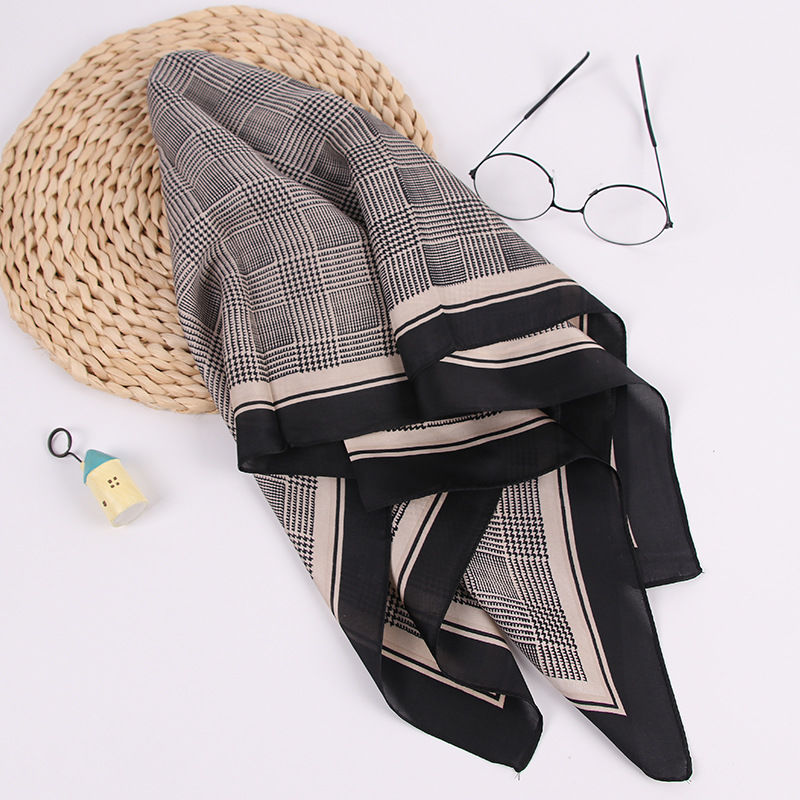 Retro Houndstooth Small Square Scarf Women's Thin Silk Scarf Spring and Autumn New Korean Decorative Artistic All-match, White
Retro Houndstooth Small Square Scarf Women's Thin Silk Scarf Spring and Autumn New Korean Decorative Artistic All-match, White