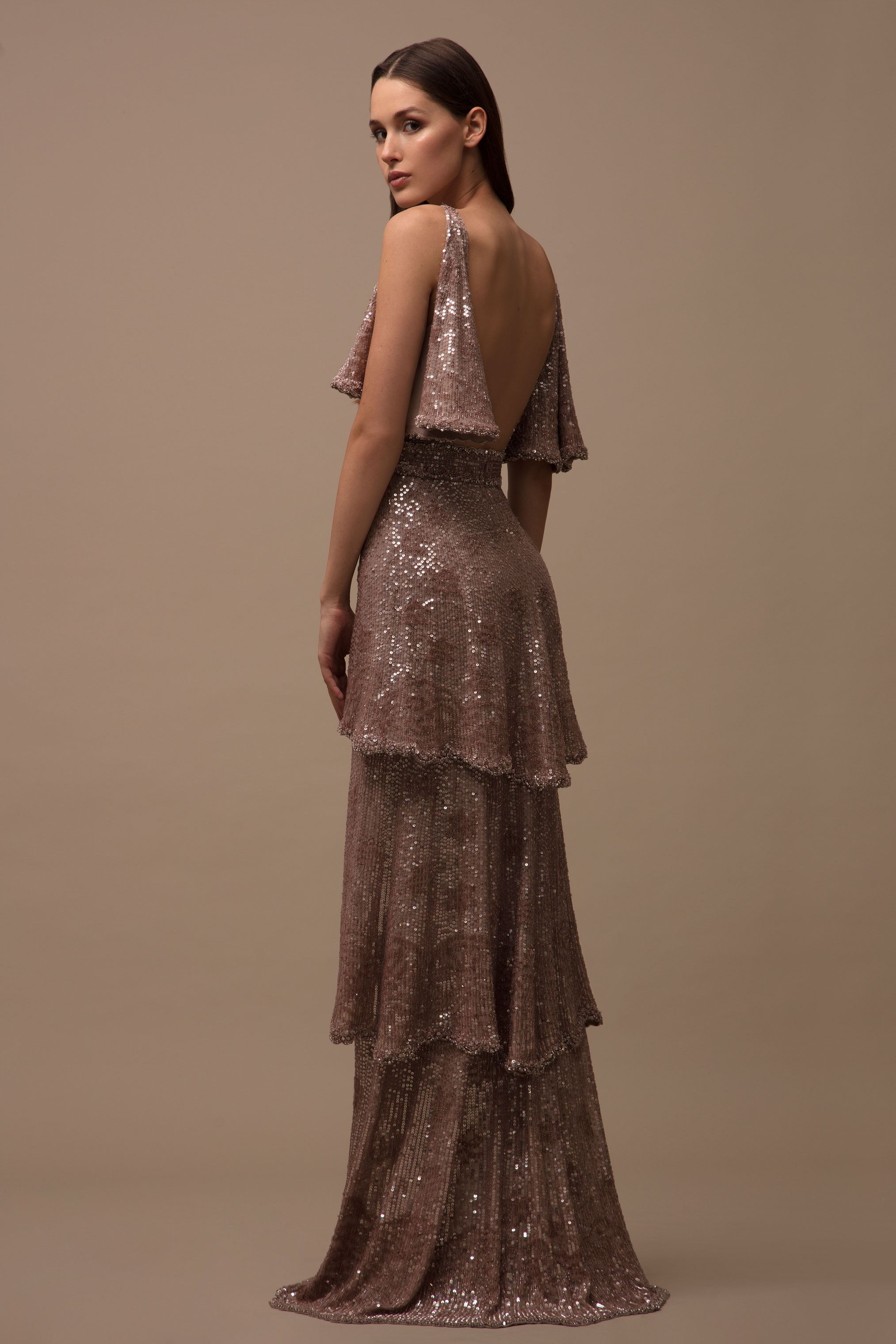 2020 Glitter Evening Dresses V Neck Sequins Beaded Sleeveless Prom Dress Backless Ruffled Tiers Custom Made Formal Party Gown