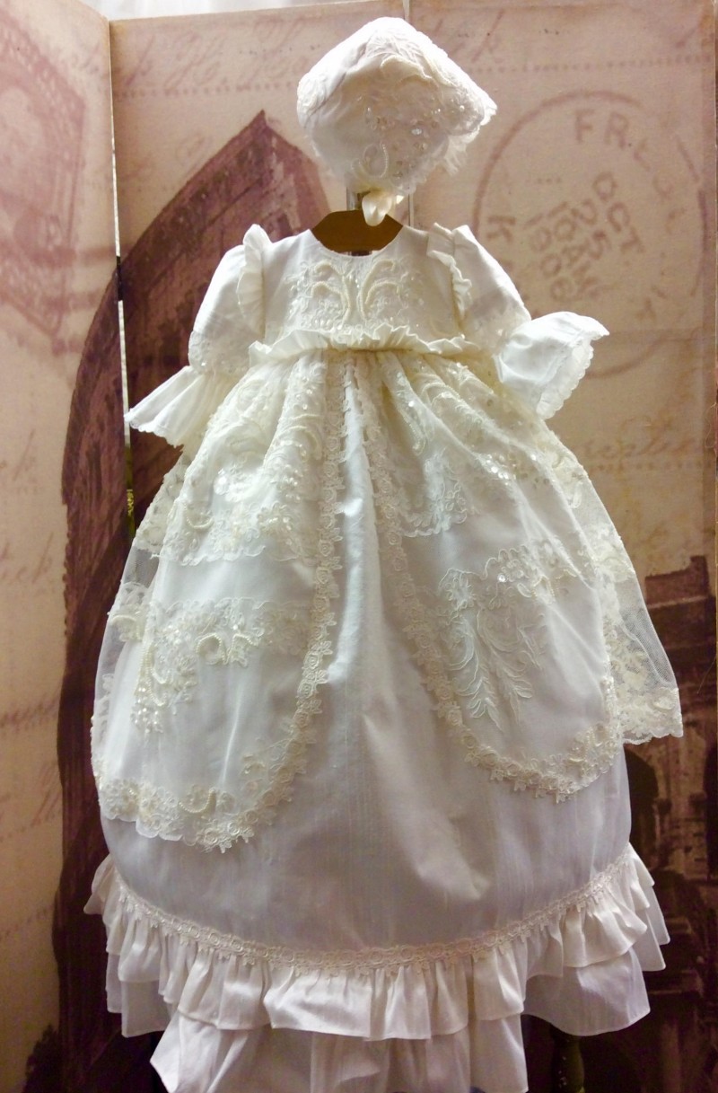 2020 First Communication Dress Long Sleeves Christening Gowns For Baby Girls Lace Appliqued Pearls Baptism Dresses with Bonnet