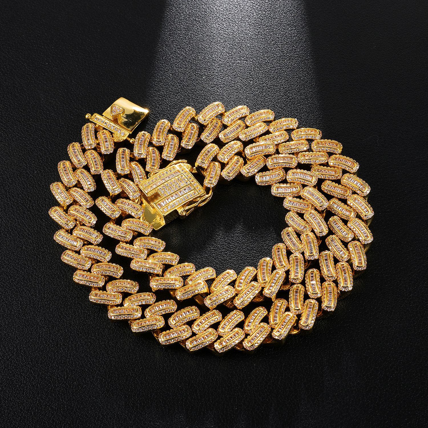 15MM Cuban Link Chain Iced Out Hip Hip Bling Chains Jewelry Men Gold Silver Luxury Designer Diamond Necklace Fashion Rapper Accessories
15MM Cuban Link Chain Iced Out Hip Hip Bling Chains Jewelry Men Gold Silver Luxury Designer Diamond Necklace Fashion Rapper Accessories