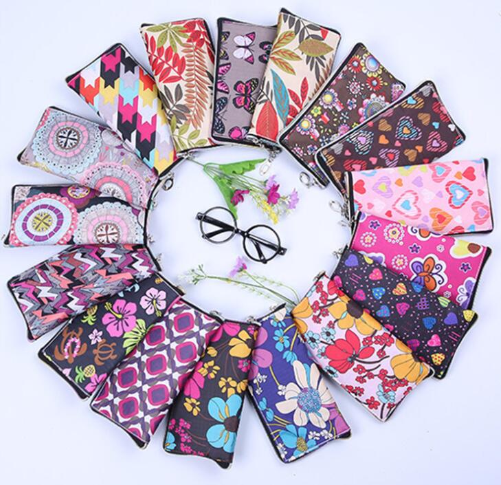 43*63cm Foldable Shopping Bag Women men Unisex Oxford Floral Printing Waterproof Zipper Large Capacity Totes, Mix random delivery
43*63cm Foldable Shopping Bag Women men Unisex Oxford Floral Printing Waterproof Zipper Large Capacity Totes, Mix random delivery