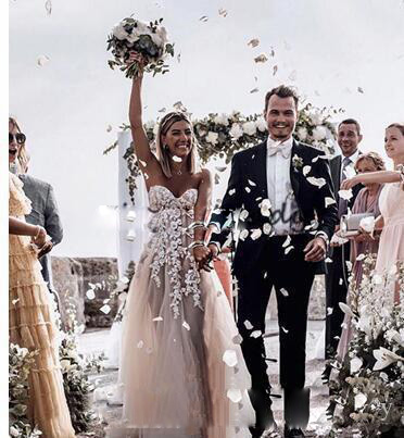 2020 Modest Elegant A Line Wedding Dresses Sweetheart Sleeveless Lace Applique Wedding Gowns Sweep Train robe de mariée