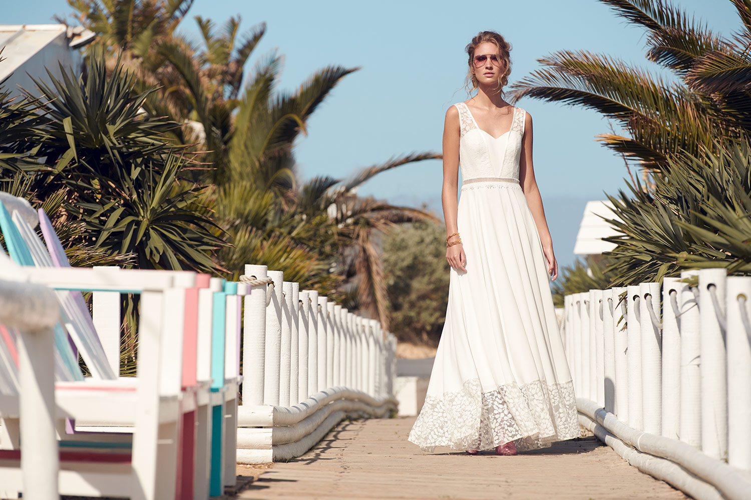 2020 Boho Wedding Dresses Lace Appliqued A Line V Neck Floor Length Bohemian Wedding Dress Custom Made Sexy Back Cheap Bridal Gowns