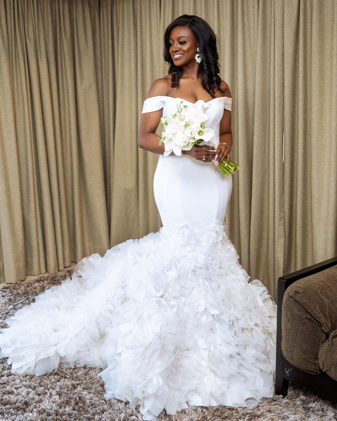 Mermaid Wedding Fabulous Dresses Off The Shoulder Satin Bridal Gowns Sweep Train Cascading Ruffles Trumpet Robe De Marie