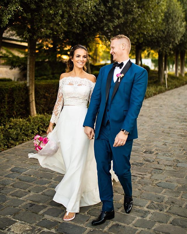 Elegant Off Shoulder Aline Wedding Dresses with Lace Long Sleeves Floor Length Cheap Custom Made Bridal Gowl Gowns