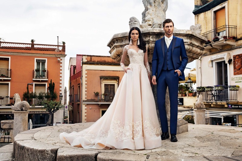 Bohemian 2019 Blush A Line Wedding Dresses Long Sleeve Jewel Neck Lace Applique Boho Bridal Gowns Sweep Train Wedding Dress With Pockets