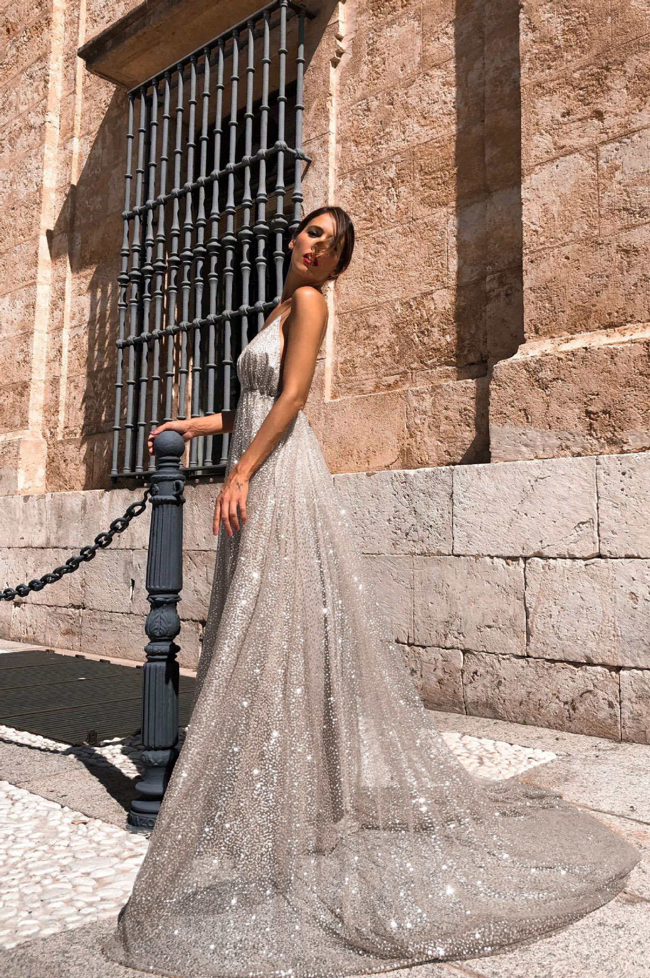 Sexy Sparkly Sequins Evening Dresses 2019 Deep V Neck Sleeveless Floor Length Party Dresses Girls Pageant Dresses Cheap Prom Gowns