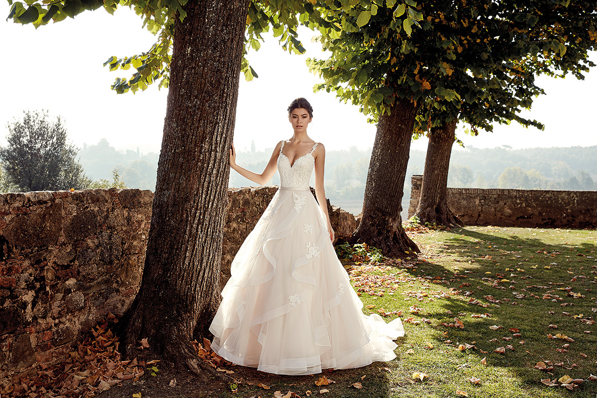 2019 Vestido De Novia Vintage Wedding Dresses Backless Lace Applique Tiered Skirts Bridal Gowns Sweep Train Summer Boho Wedding Dress