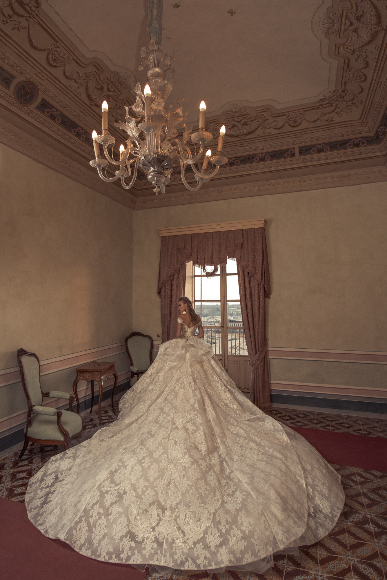 Julia Kontogruni Vintage Wedding Dresses 2019 Off Shoulder Lace Applique Beaded Tiered Skirts Plus Size Chapel Wedding Dress Bridal Gowns